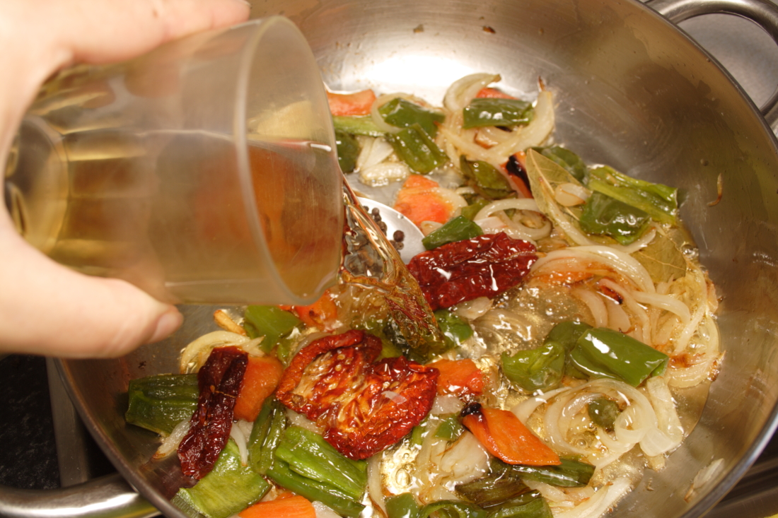 Merluza con verduras en escabeche Más que postres