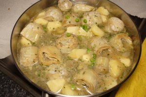 alcachofas-con-patatas-y-guisantes-3