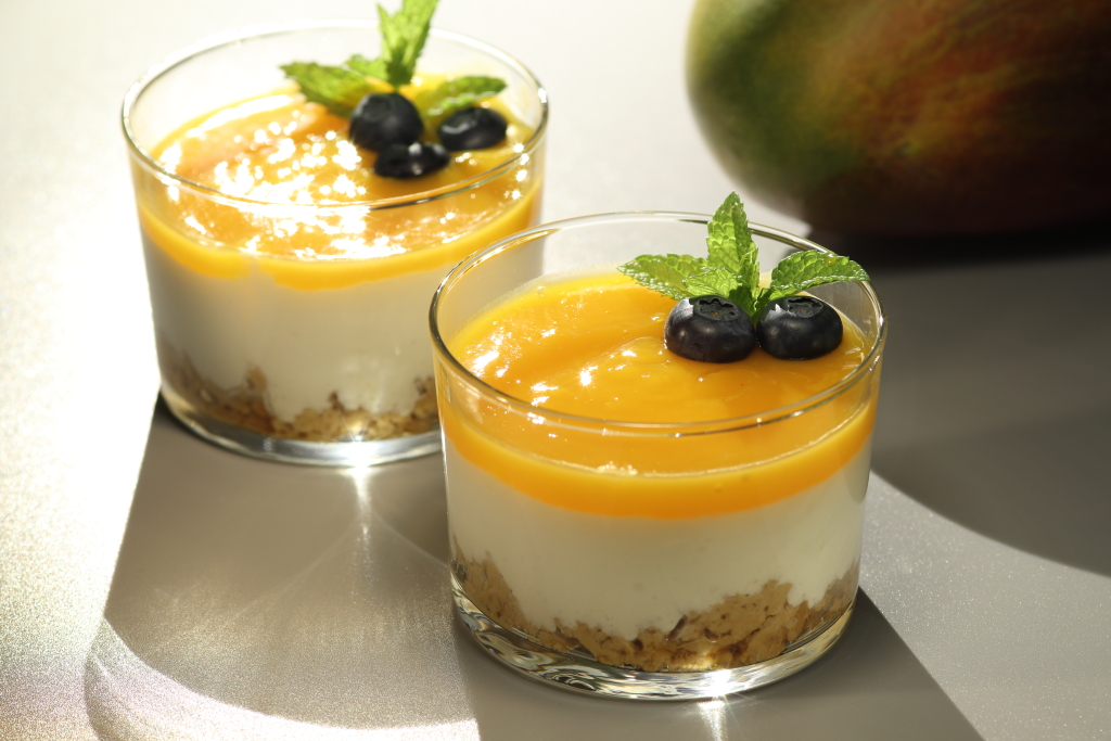 Vasitos cheesecake de yogur y mango – Más que postres